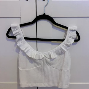 Vit topp - Söt topp i mycket fint skick!