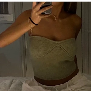 Zara topp - Säljer min stickade zara topp. I jätte fint skick knappt använd, väldigt eftertraktad. Storlek xs-s 