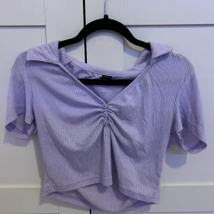 Lila topp - Lila topp i storlek M i mycket fint skick!