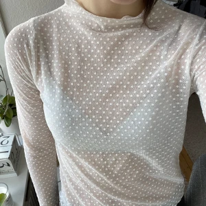 Söt tröja✨🫶🏼 - Så söt tröja i fint skick✨✨lappen är borttagen men storleken är XS och märket ginatricot. Samfraktar gärna så kolla in mina andra annonser!