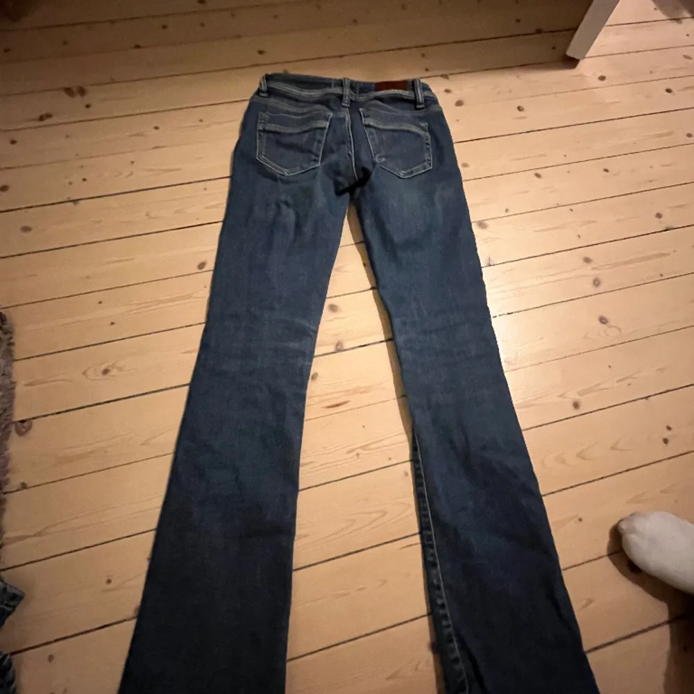 Mörkblåa LTB jeans, köpta mellan 700-800kr. Passar XS-S. . Jeans & Byxor.