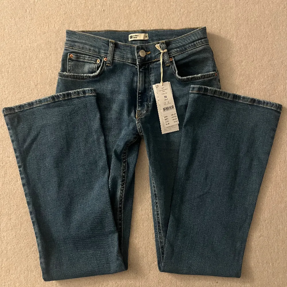 Jätte snygga lågmidjade jeans från Gina tricot. Aldrig använda med lapp. Köpte i två olika storlekar och han inte skicka tillbaka.. Jeans & Byxor.