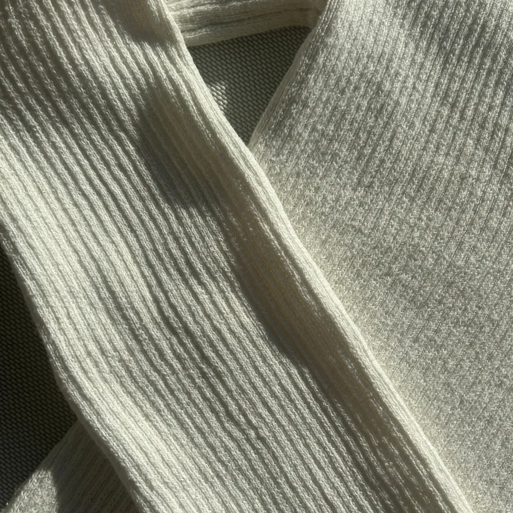 Snygg vit stickad tröja/topp från NAKD ❣️ Storlek XS. Inget att anmärka på utan den är i jättebra skick 🤝. Tröjor & Koftor.