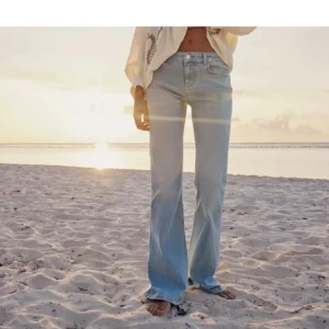 Lågmidjade zara jeans  - Superfina jeans ifrån zara som är helt slutsålda. Köpta via Plick men tyvärr passade de inte. Skicka privat för fler bilder ❤️
