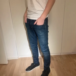 Tiger of Sweden Jeans - Säljer nu ett par riktigt snygga tiger of Sweden jeans. De är i modellen ”Slim” och har ett perfekt skick. Inköpta för hela 1599, men vårt pris ligger på endast 549! Priset kan diskuteras vid snabb och smidig affär. Hör av er vid minsta fundering!