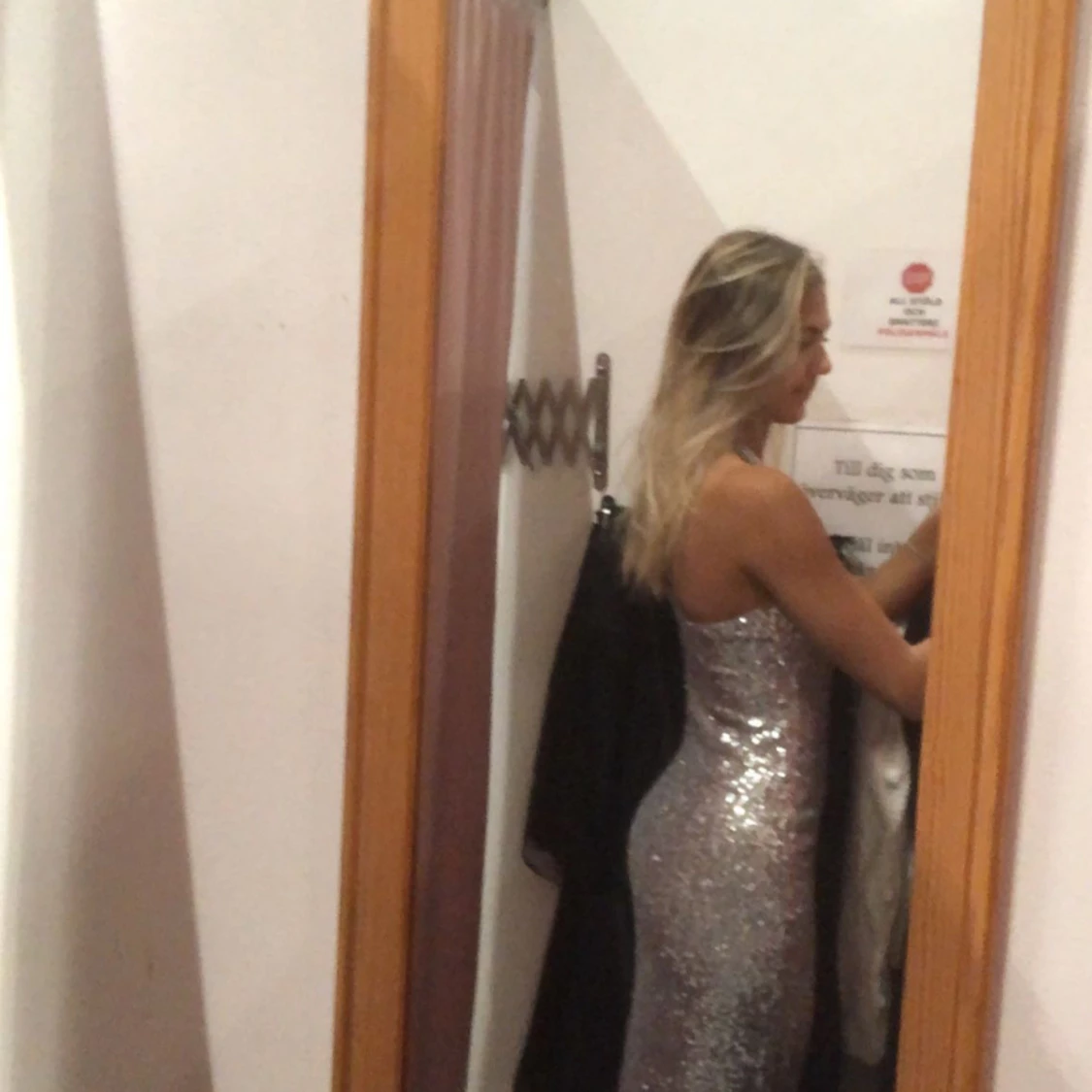 Silvrig glittrig balklänning - 90