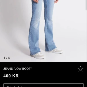 Flare/bootcut - Säljer dessa byxorna eftersom de är för stora och för långa, har använts fåtal gånger men behöver tvättas vid benen