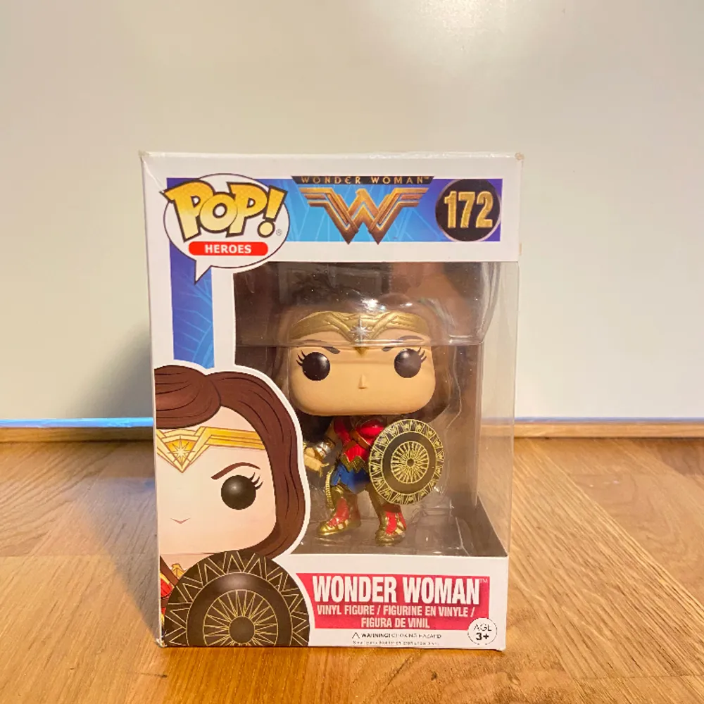 Wonder Woman Funko Pop ingår som på bild. Säljs till hälften av ordinariepris.. Övrigt.