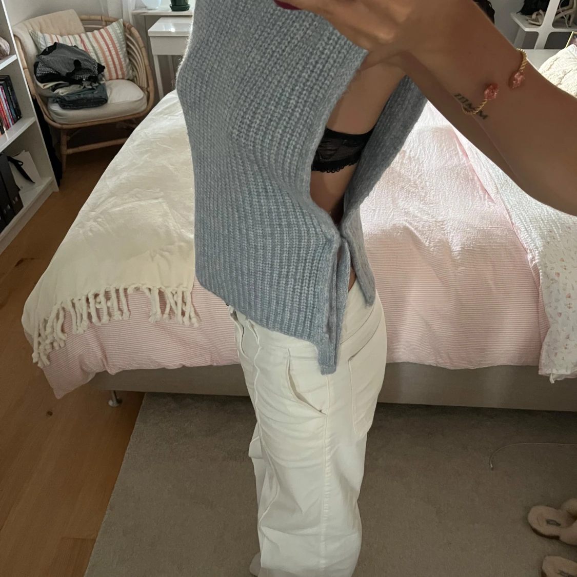 Ljusblå stickad ärmlös polotopp - 2