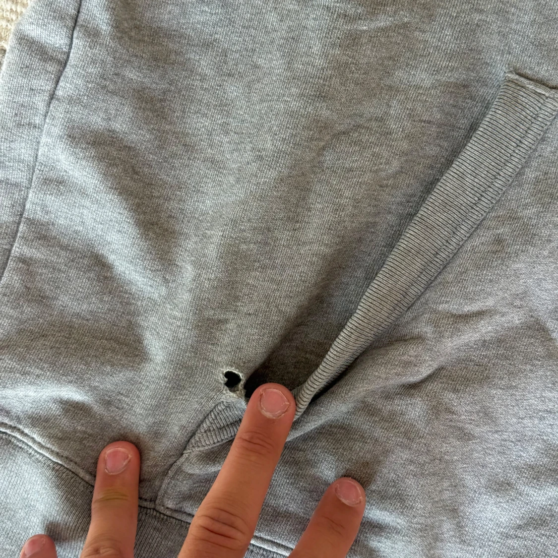 Grå hoodie från Acne Studios - 2