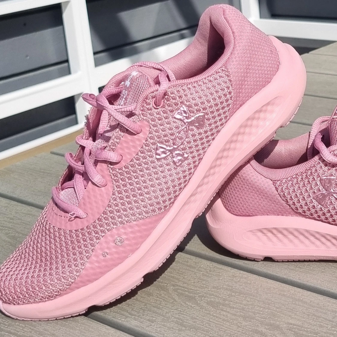Rosa sneakers från Under Armour