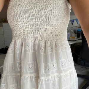 Vit sommartopp från Saint Tropez  - Supersöt vit topp från Saint tropez som jag köpte nu i sommar. Endast använd ett fåtal gånger och utan skavanker❤️