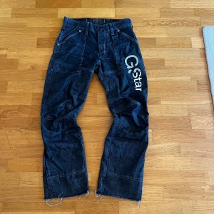 G-Star RAW mörkblå But cut jeans - Säljer ett par mörkblå But cut jeans från G-Star 👖 💙de size 30 och length 34👖👖