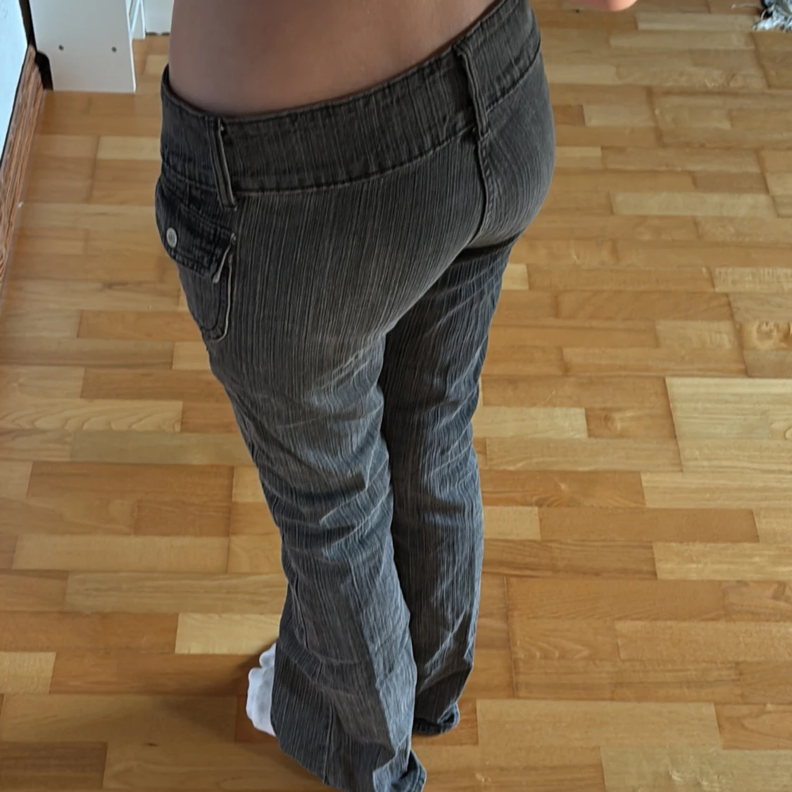 Gråa bootcut jeans  - 2