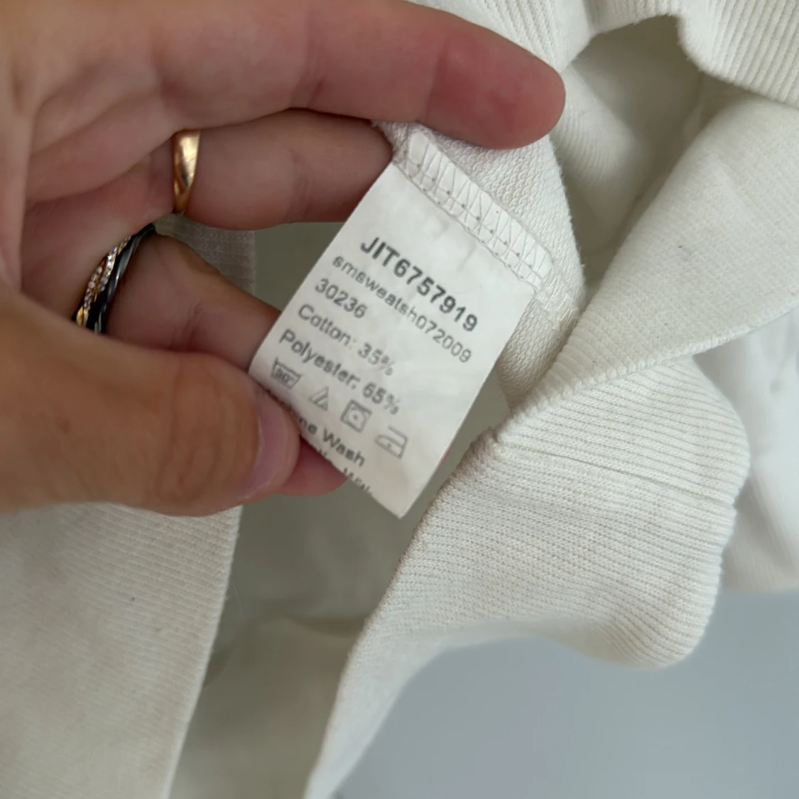 Vit hoodie från SHEIN med broderad logga - 4