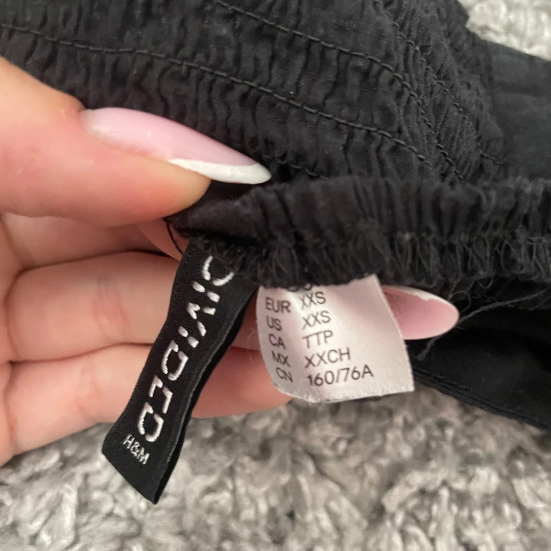 Svart croppad topp från H&M Divided - 2