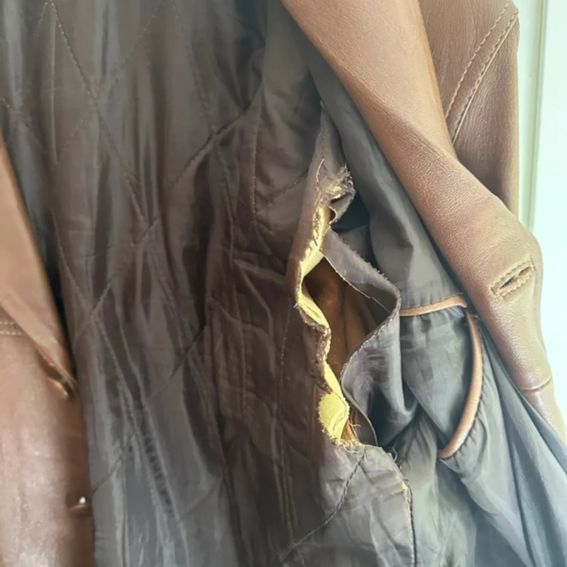 Brun skinnjacka med knappar - 2