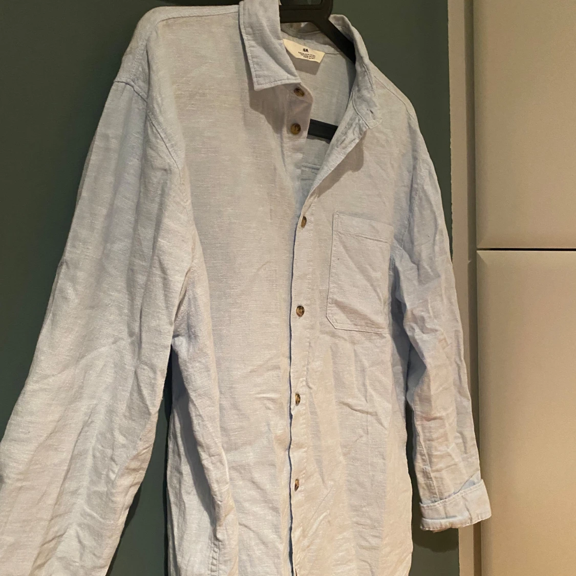 Ljusblå linneskjorta från H&M - 1