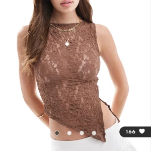 Brun spets topp - Söt brun ärmlös linnetopp i spets🩷 I nyskick, bara testad!!