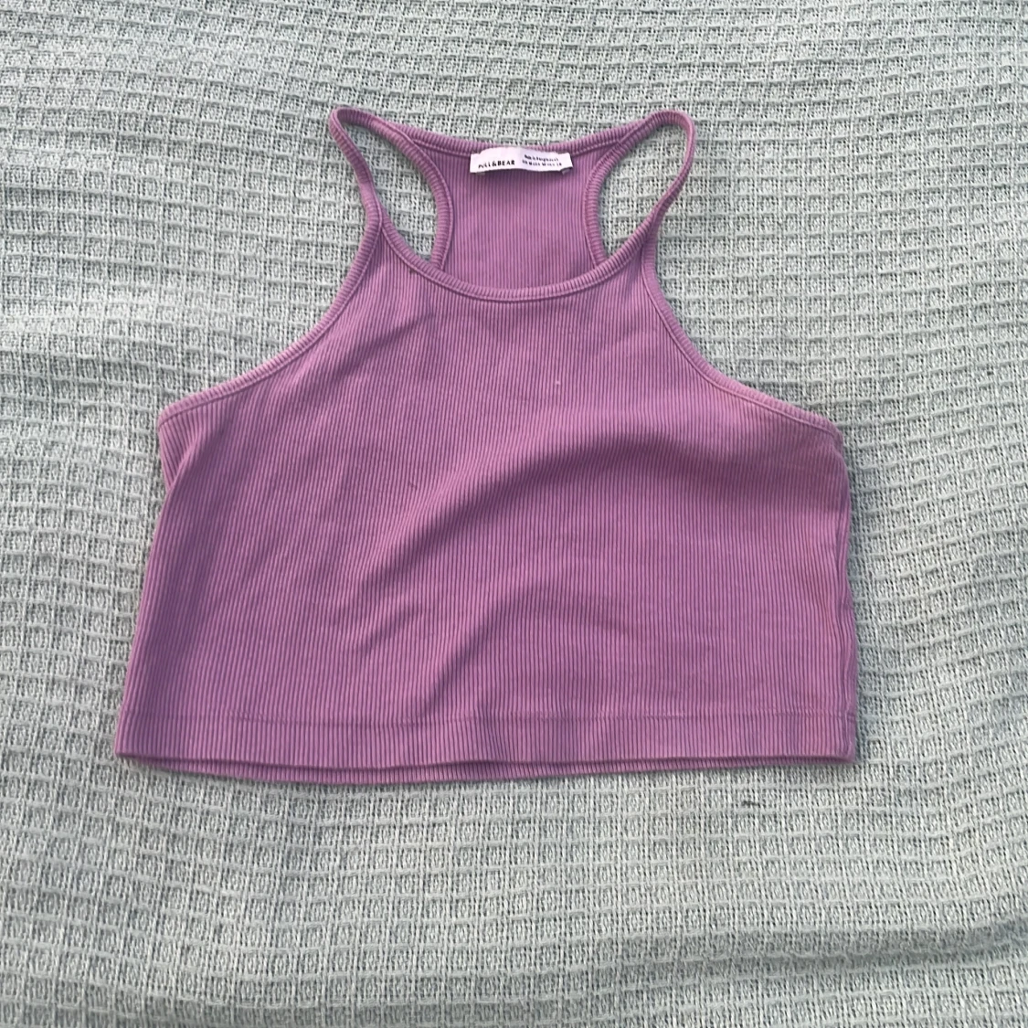 Lila ribbad linnetopp från Pull&Bear