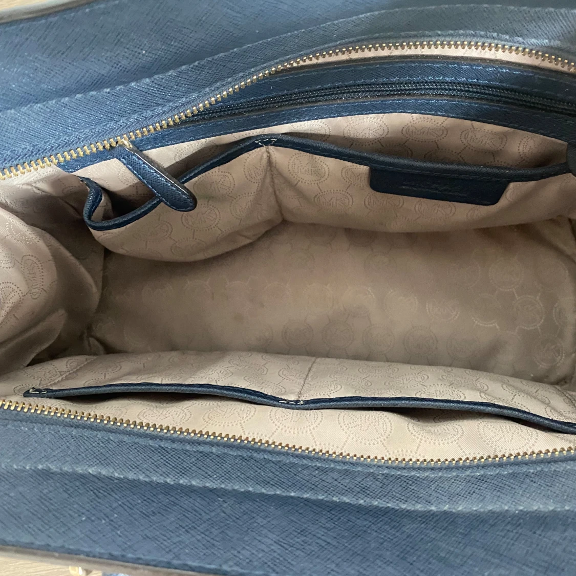 Mörkblå axelväska från Michael Kors - 1