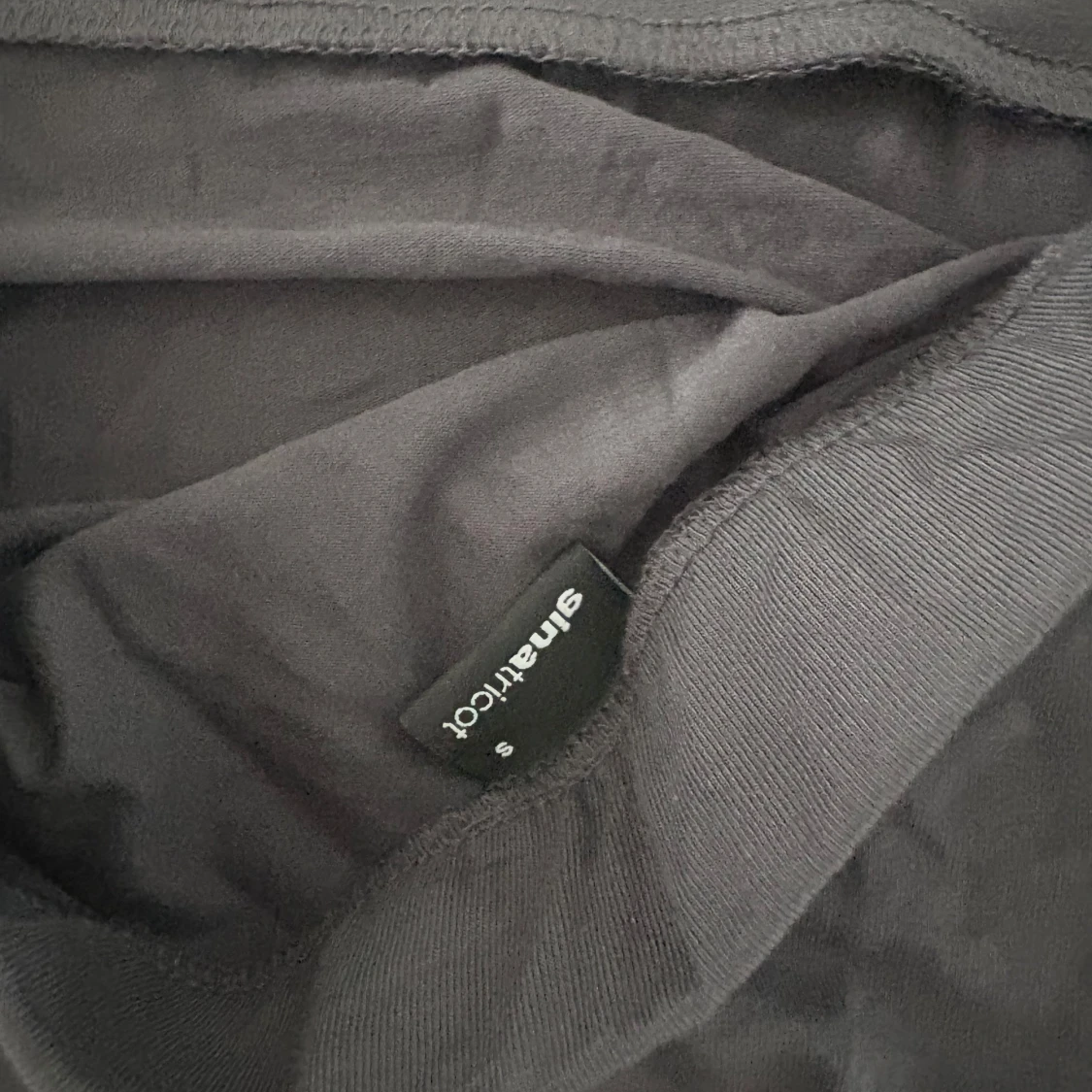 Mörkgrå långkjol i stretchigt tyg - 2