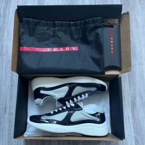 Prada cups  - Prada cups Finns i flera färger och storlekar 😇