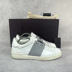 Valentino open sneaker - – Condition: 8,5/10  – Color: White and grey  – What is included: Dustbag     – Retail price: 7280