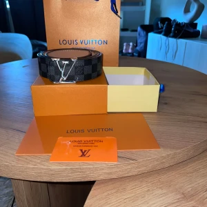 Louis Vuitton bälte - Tjenare säljer detta feta lv bälte i storlek 115! Skriv om ni har frågor. Fraktar snabbt