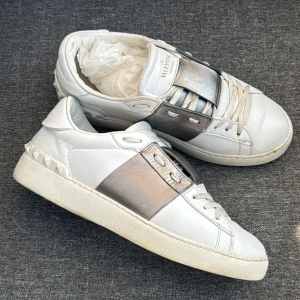 Valentino Open | 36 - Valentino Open Sneakers | Grymt skick! | Original box samt kort från Valentino ingår | INGS BYTEN | Fraktar spårbart eller möts upp i Täby