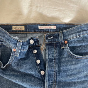 Levis jeans ribcage - Levis jeans ribcage straight ankle storlek 26. Använda ett par gånger. 