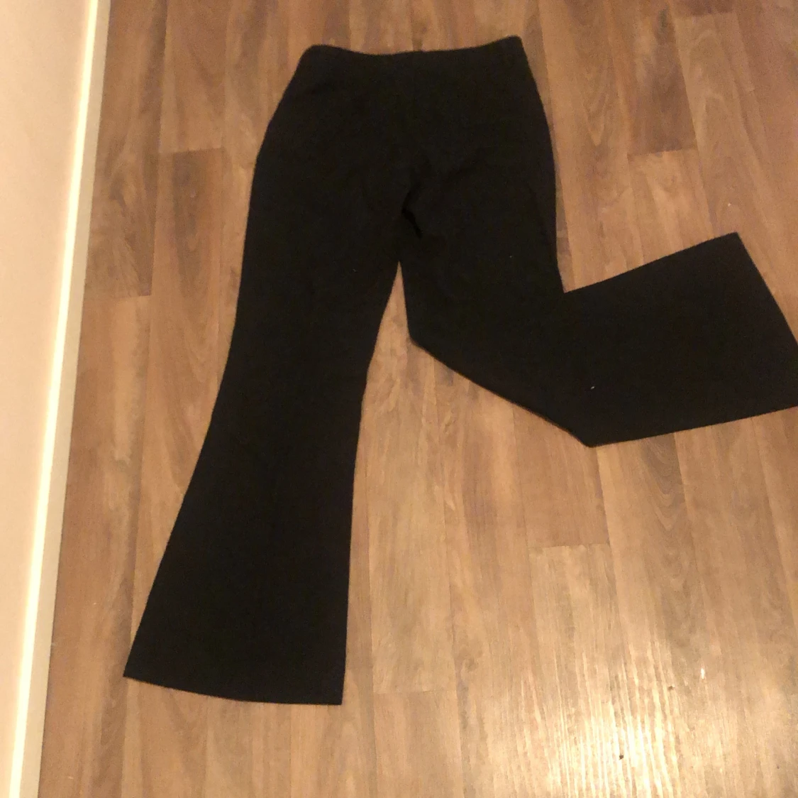 Svarta bootcut kostymbyxor - 4