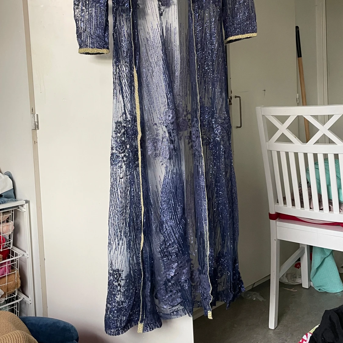 Lång blå glittrig klänning - 2