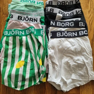 8 par Kalsonger från Björn Borg - Säljer 8 par snygga kalsonger från Björn Borg i storlek 158-164. Färgerna är svart, vitt, grönt, rosa och mint  samt ett par med gröna och vita ränder och citronmotiv. Alla har bred resår med logga. Använda men fräscha o hela.