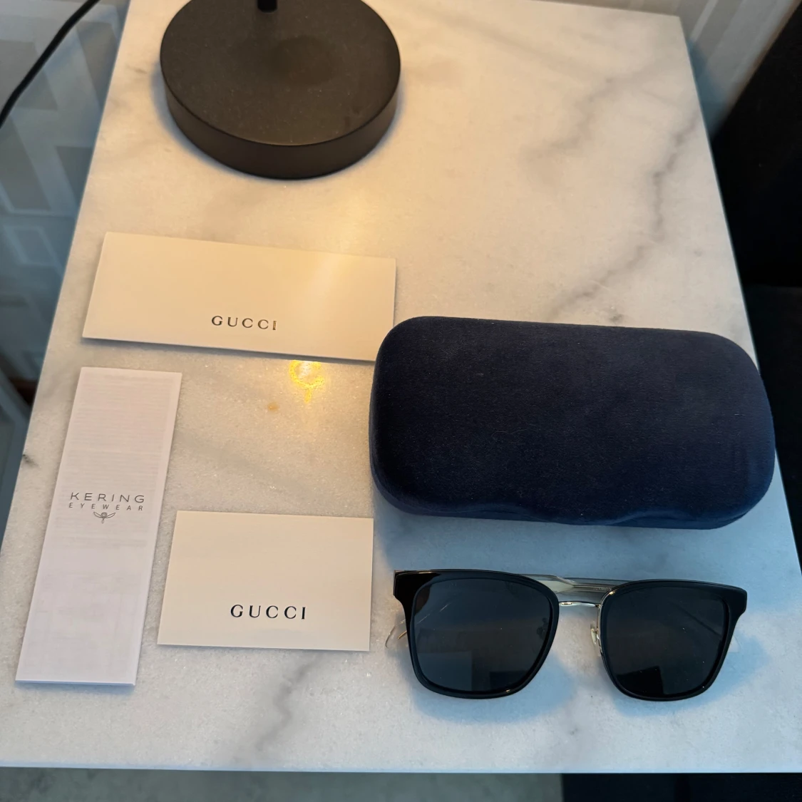 Gucci Svarta Solglasögon med Gulddetaljer - 3