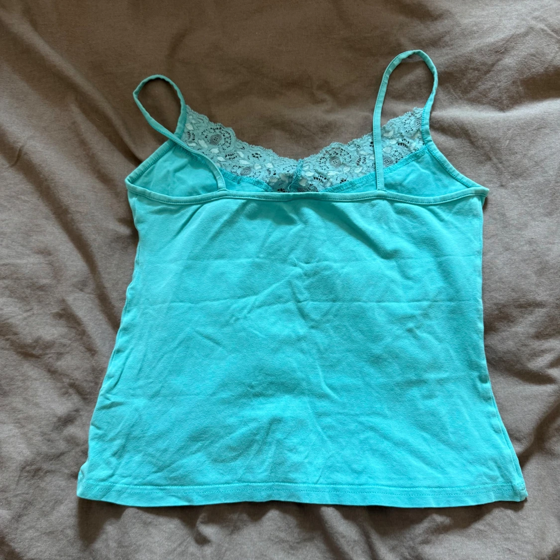 Turkos linnetopp med spetskant - 2