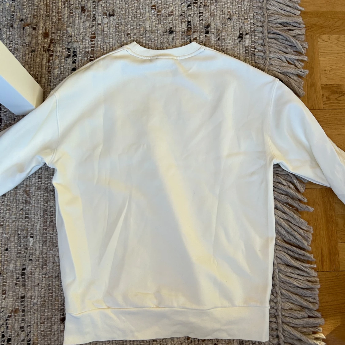 Vit sweatshirt från Calvin Klein - 1