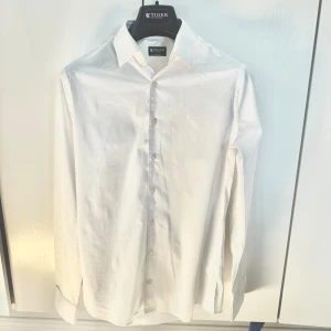 Tiger skjorta - Tiger of Sweden skjorta strl 38 extra slim fit. Använd men i bra skick