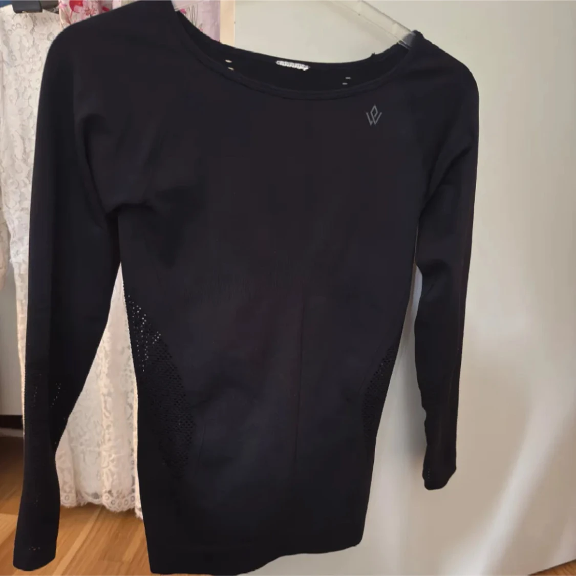 Svart långärmad träningströja från Ullmax - 3