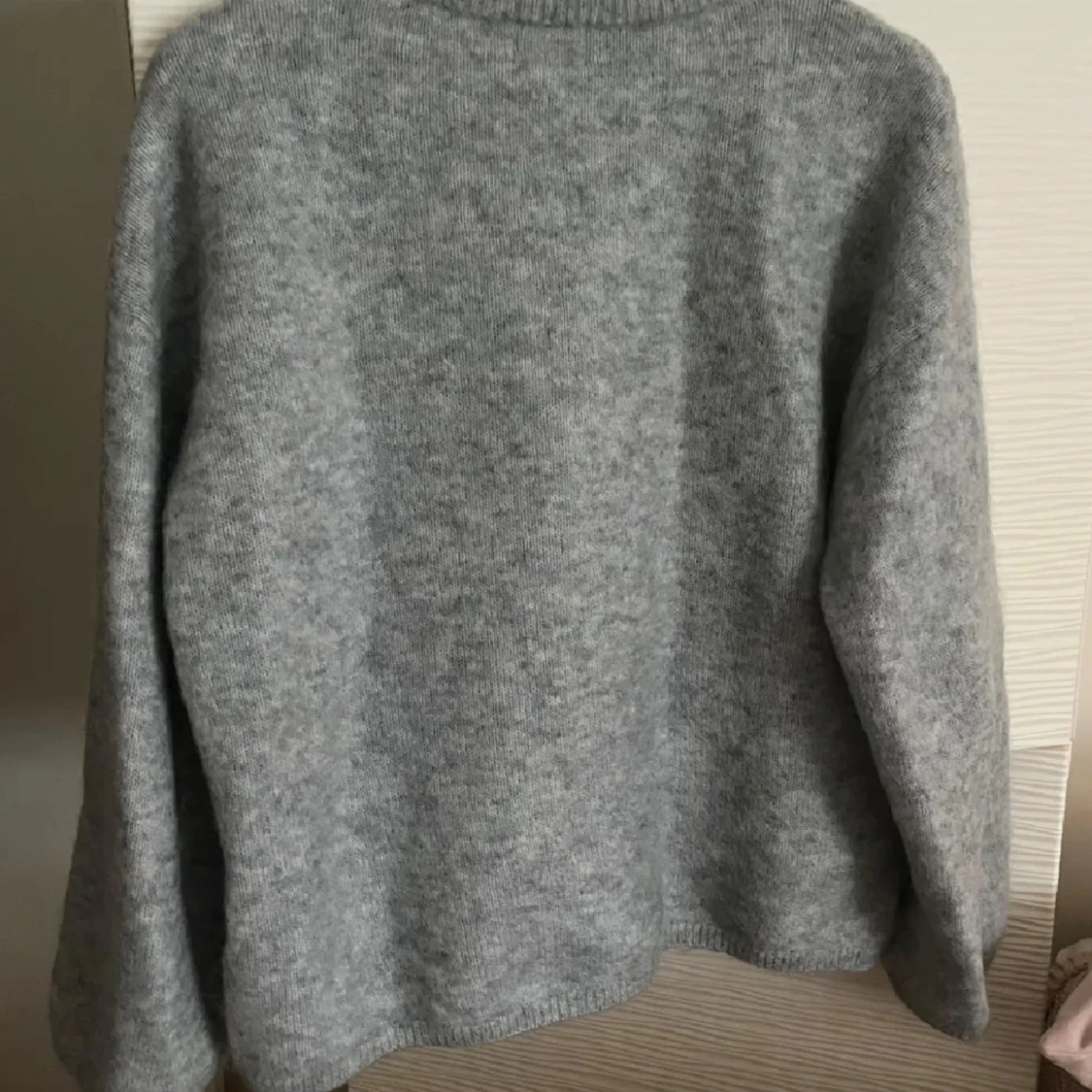 Ljusgrå stickad tröja mohairblandning H&M - 2