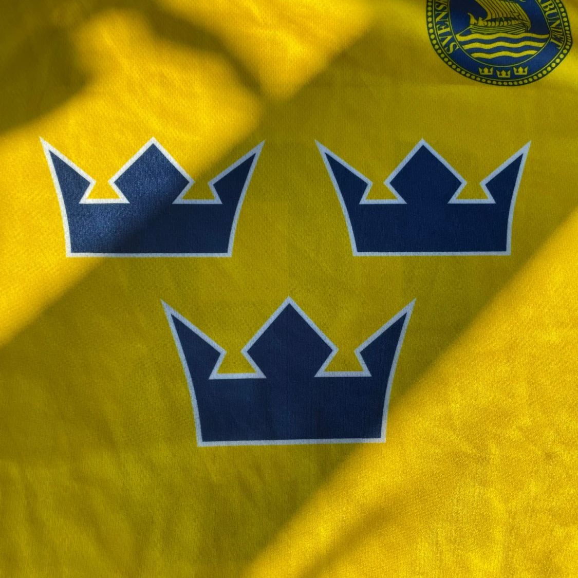 Tre Kronor hockeytröja gul blå nr 18 - 2