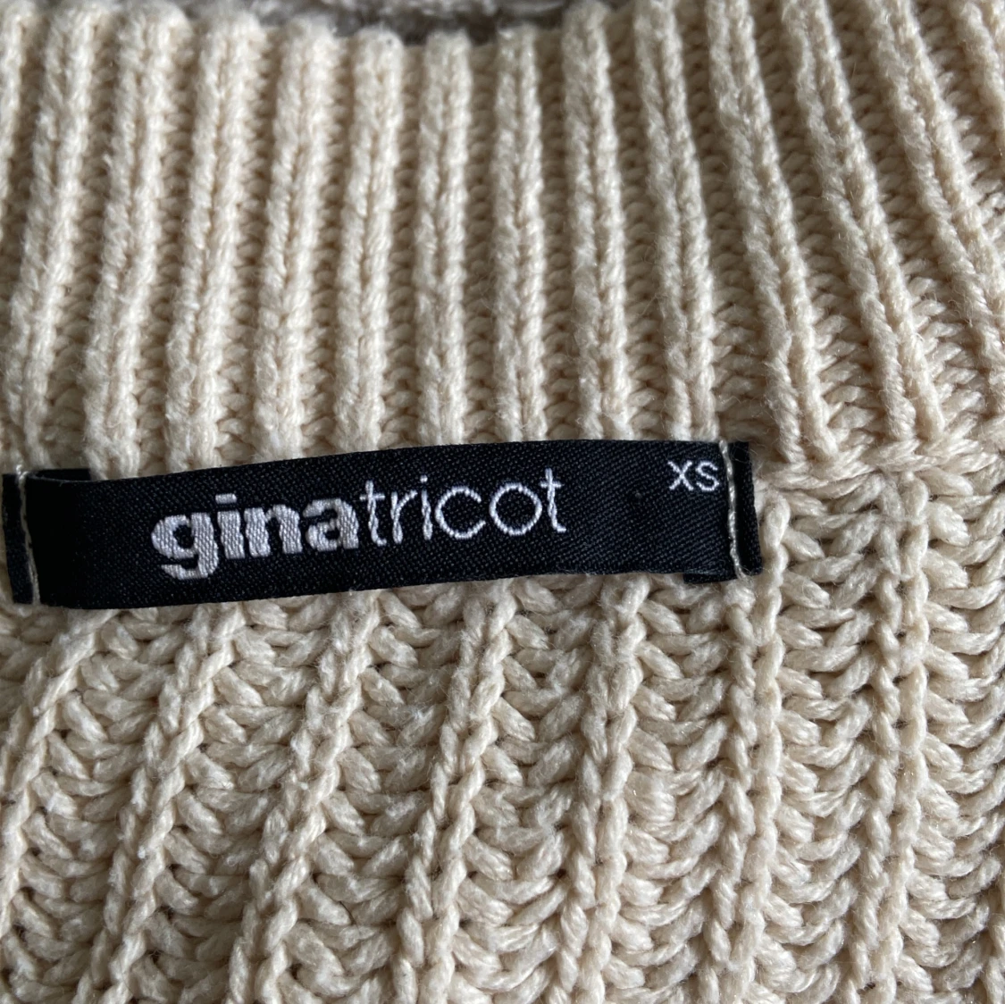 Beige stickad väst från Gina Tricot - 2