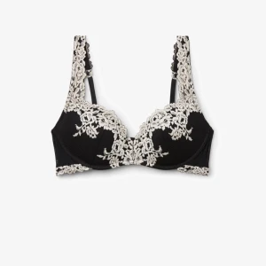 Intimissime push up bh svart! - Den är i fint skick men använd ett par gånger. Den är otroligt skön och har ett naturligt lyft! Den är i storlek 70B🥰600kr var nypris! Äkta bilder kan skickas om så önskas 🥰