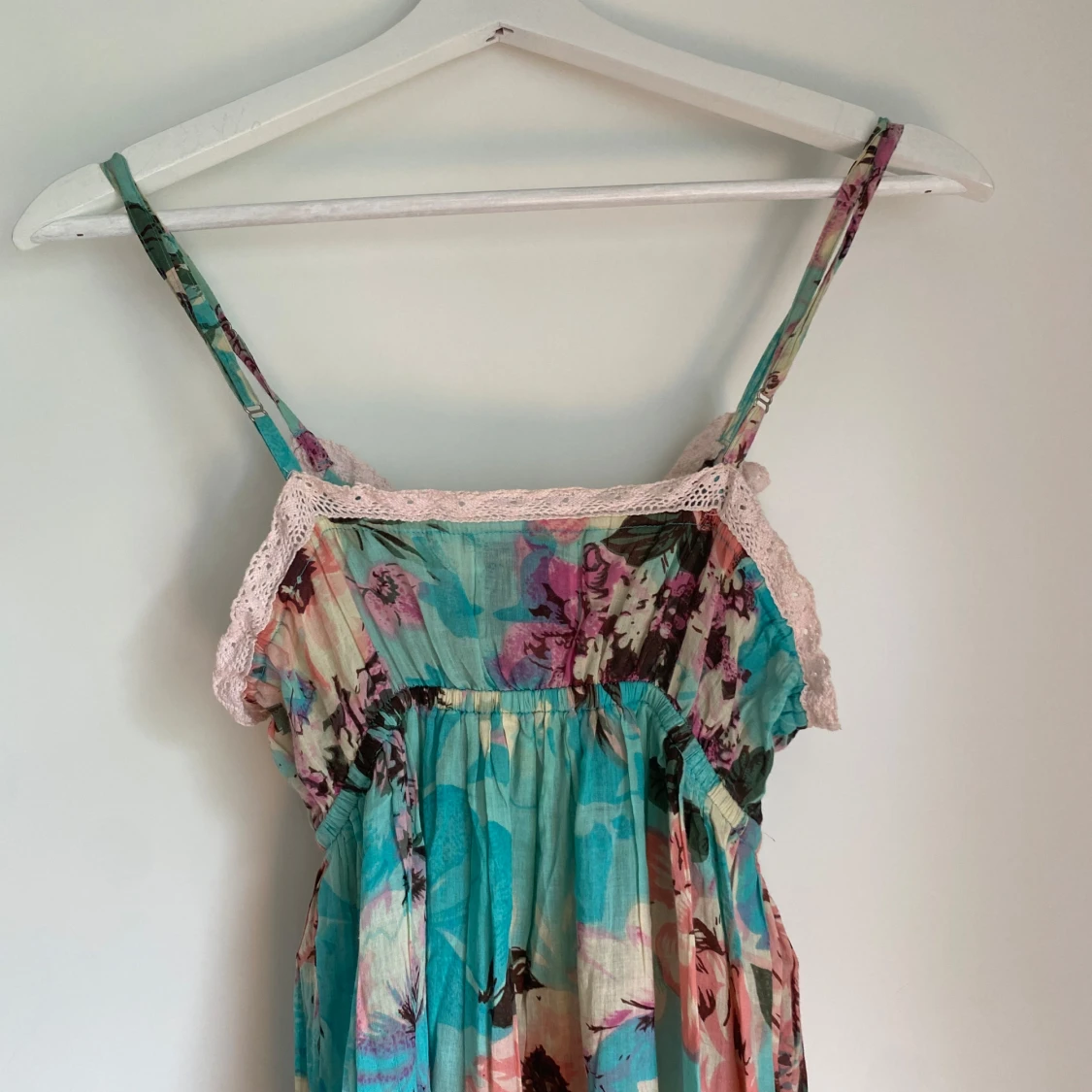 Blommig miniklänning  - 3