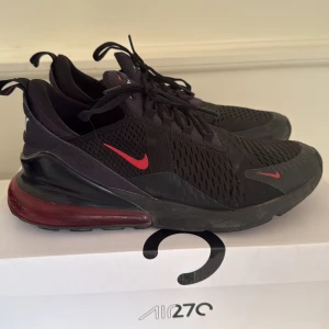 Airmax 270 - Har några defekter men priset är definitivt justerad bra för skicket, kommer med orginal box