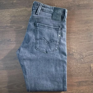Replay jeans  - Säljer ett par feta replay jeans i modellen anbass i nytt skick (endast testade). Pris kan diskuteras vid snabb affär, skriv privat vid minsta fundering🙏✍🏻