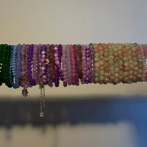 Armband Olika Färger - ‼️skriv innan du köper‼️  30kr/styck   one size storlek på alla armband