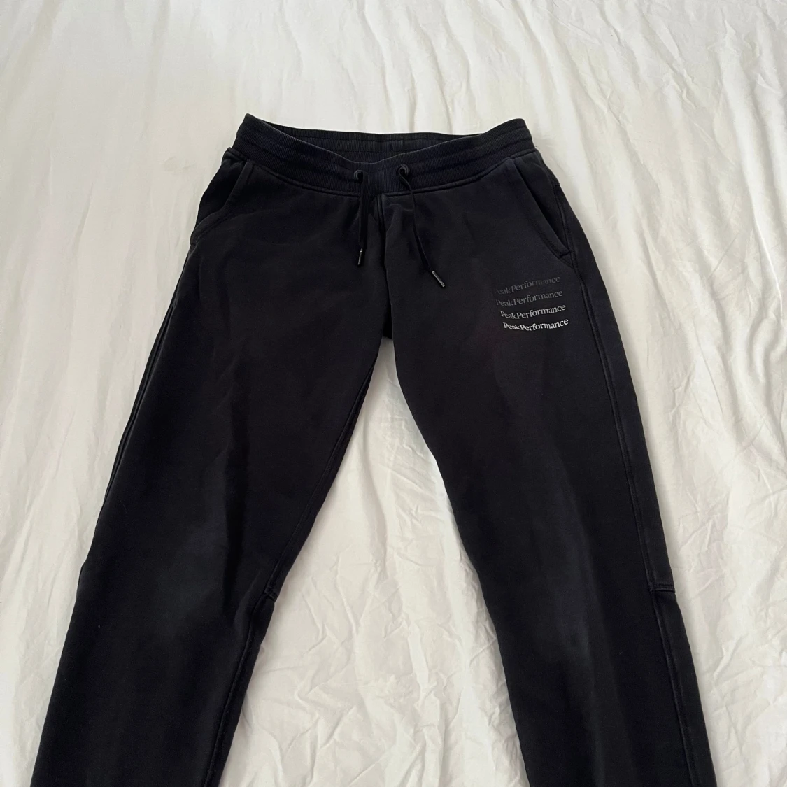Svarta mjukisbyxor Peak Performance