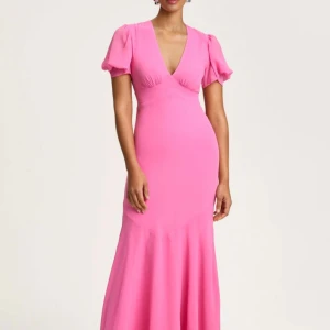 SÖKER!!!! Rosa eller grön - Söker någon av dessa klänningar i storlek 40!!!!