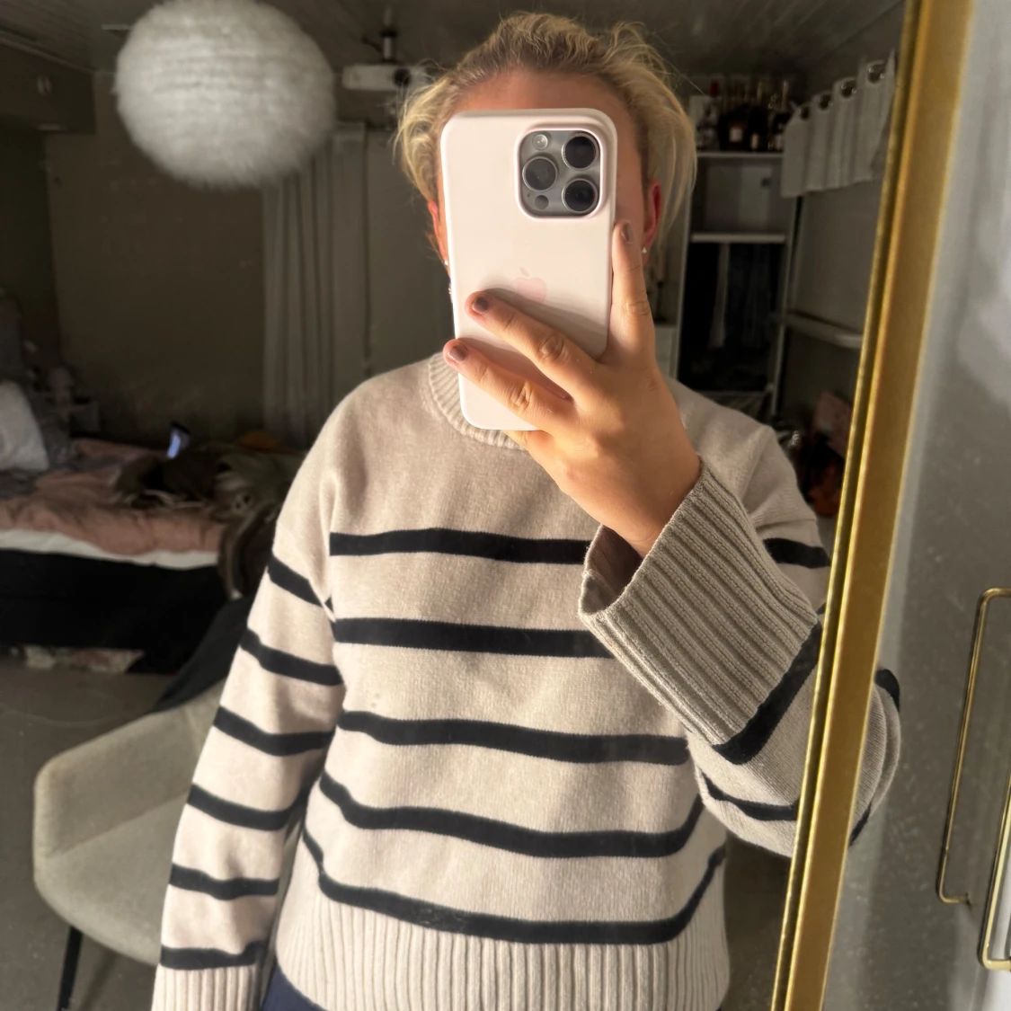 Beige och svart randig stickad tröja - 1